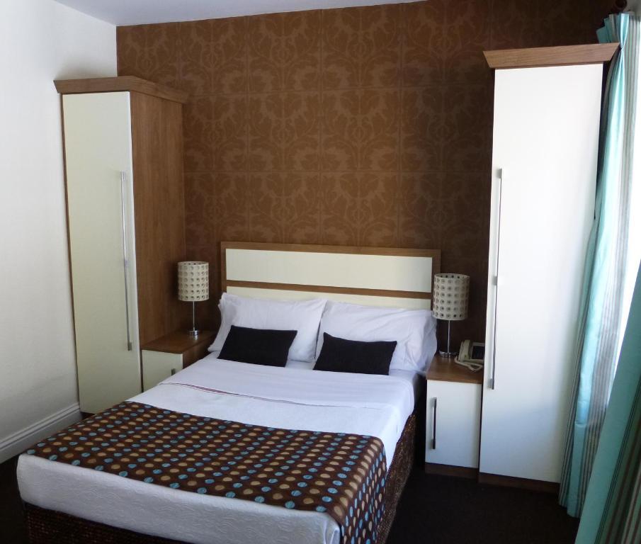 The White Lady Hotel Кинсэйл Номер фото